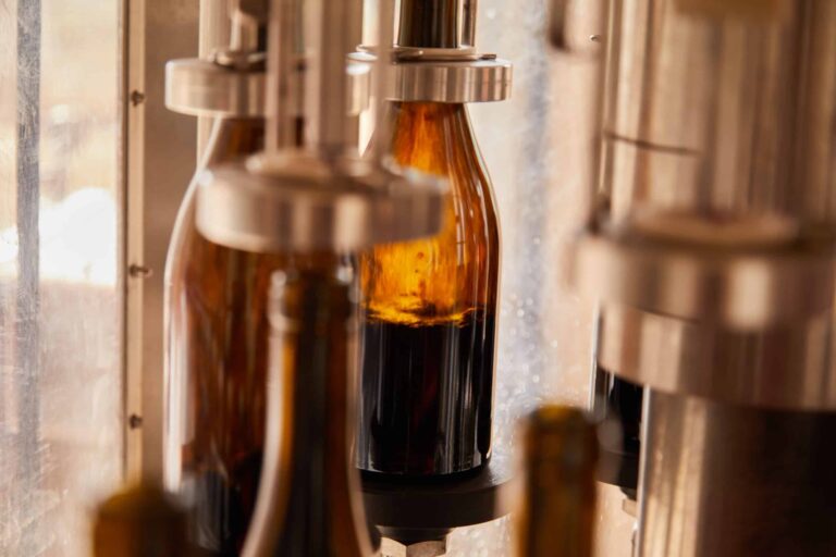 Mise en bouteille du vin rouge